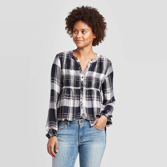 Knox Rose Women's Plaid Long Sleeve V-neck Button-down Top- Multicolored XS.